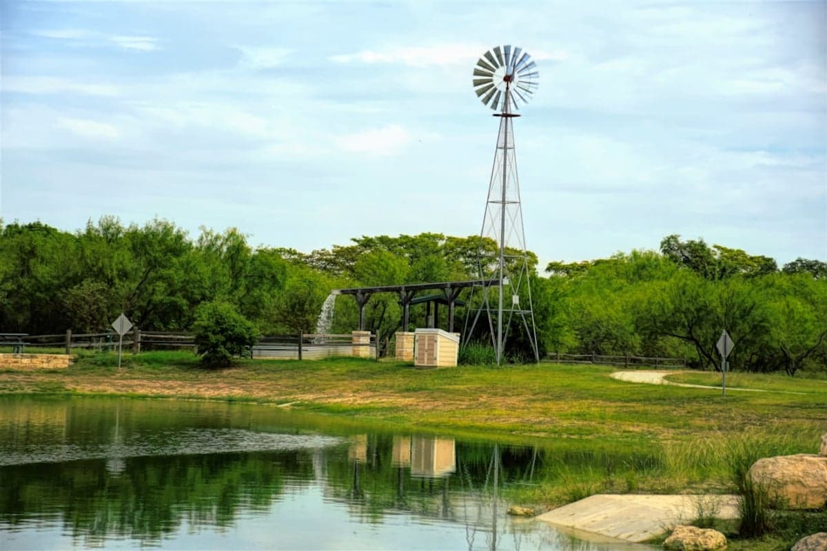 Round Rock - Community amenities and recreational facilities Old Settlers Park amenities - pool, sports fields, or playground in Round Rock